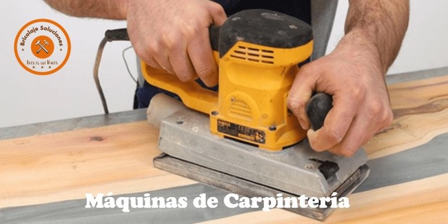 Máquinas-de-carpintería-esenciales-la-lijadora-de-banda-trabajado-por-un-carpintero